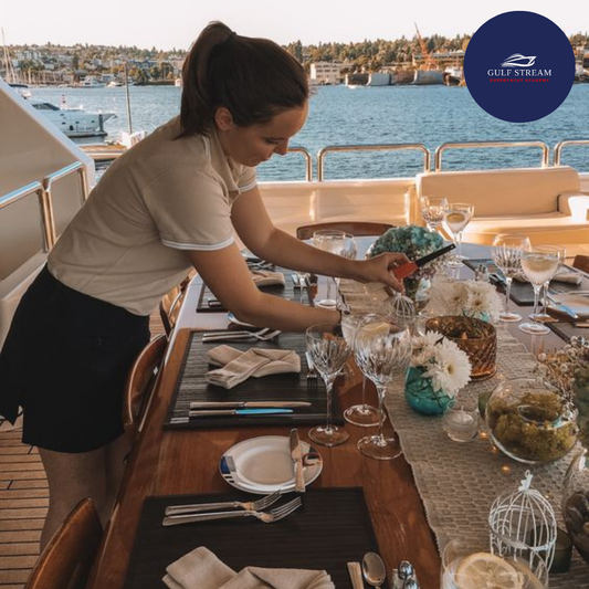 Hostess di superyacht